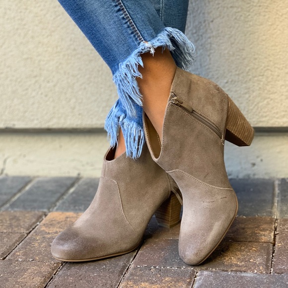 Boho Chic Side Cascading Fringe Suede Ankle Boots - Picture 4 of 6